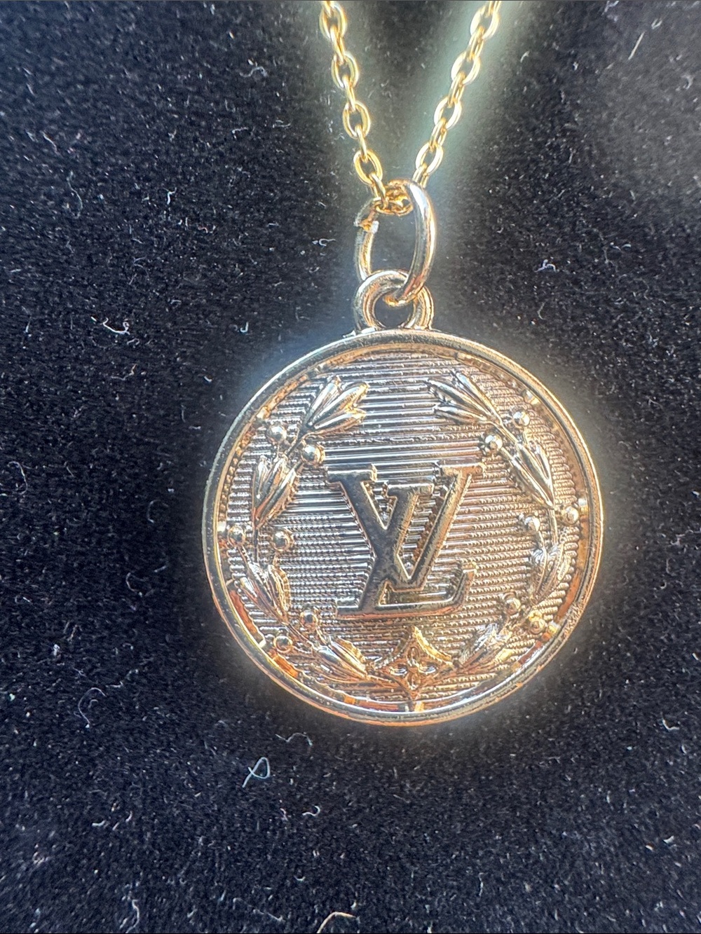 Necklace,  Gold tone  Pendant